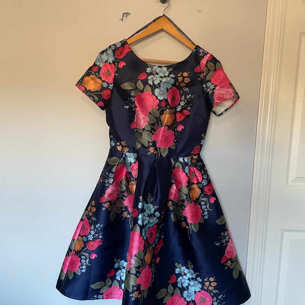 Chi Chi London UK8/US4 Fit and Flare Floral Dress in Beautiful Blue